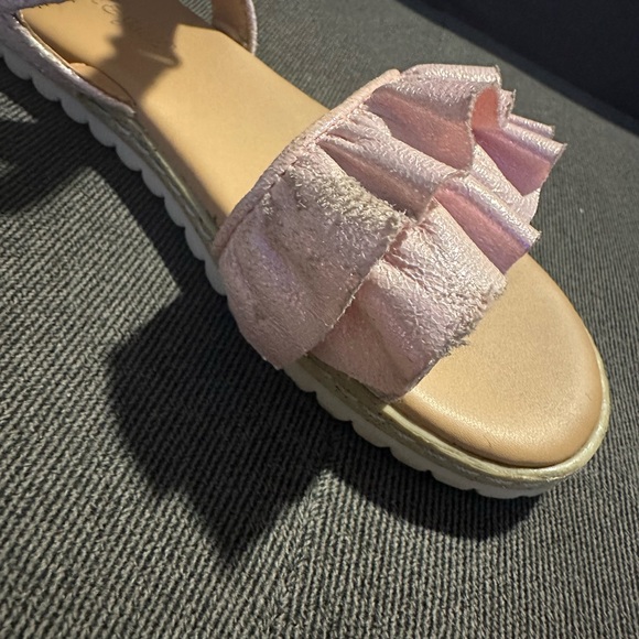 Girls Cat & Jack Sandals - Picture 8 of 11